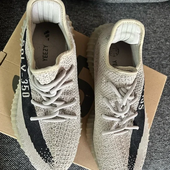 Yeezy Knit Low-Top Sneakers in Cream Yeezy x Adidas Cream/Grey Knit Fabric Boost 350 V2 Linen  main image 4
